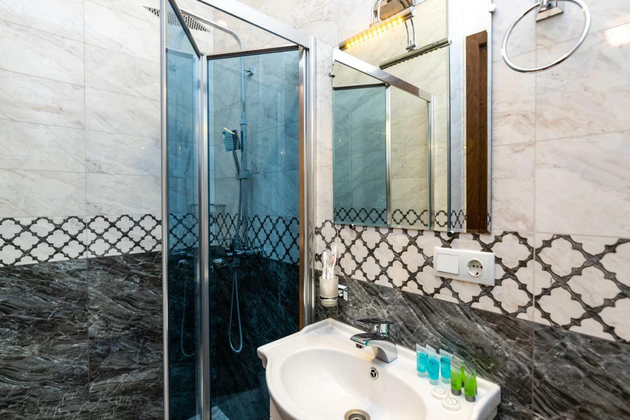 Ornament Hotel Tbilisi Ngoại thất bức ảnh